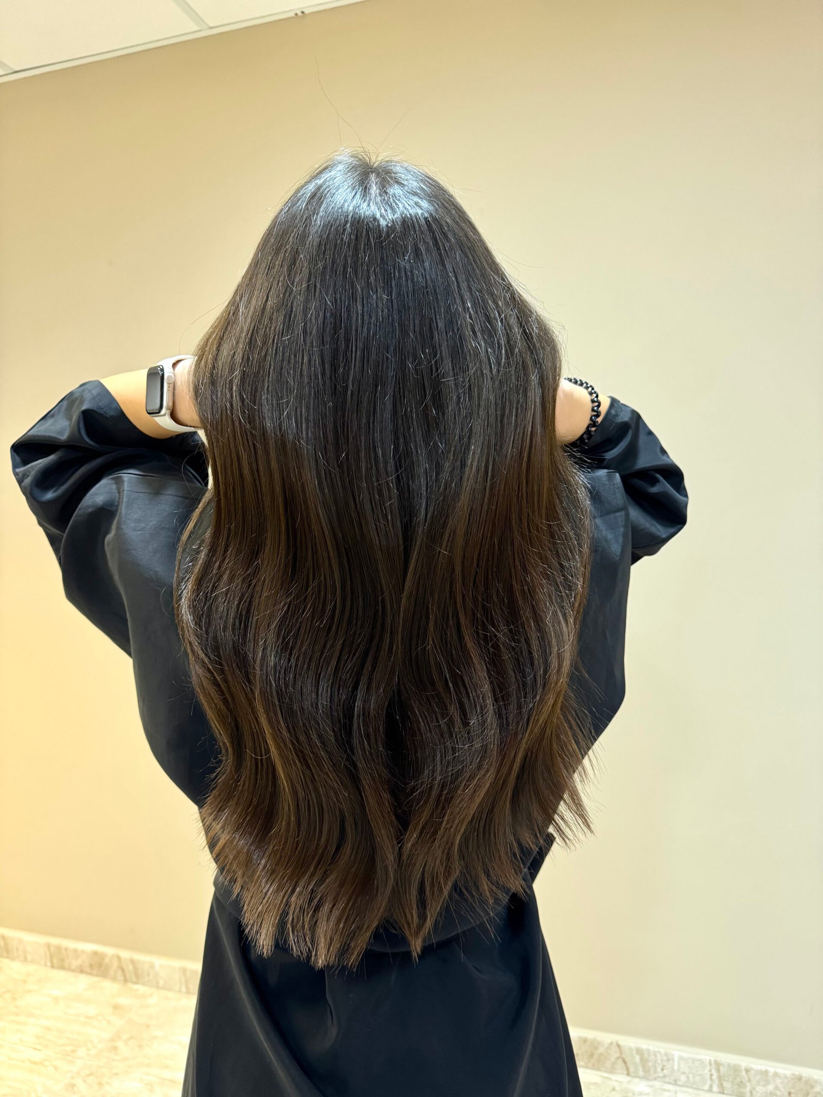 Corte y color con acabado en ondas