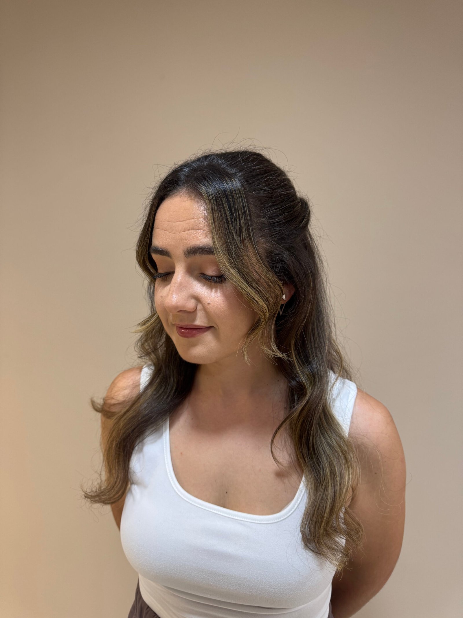 Melena larga con ondas y acabado brillante