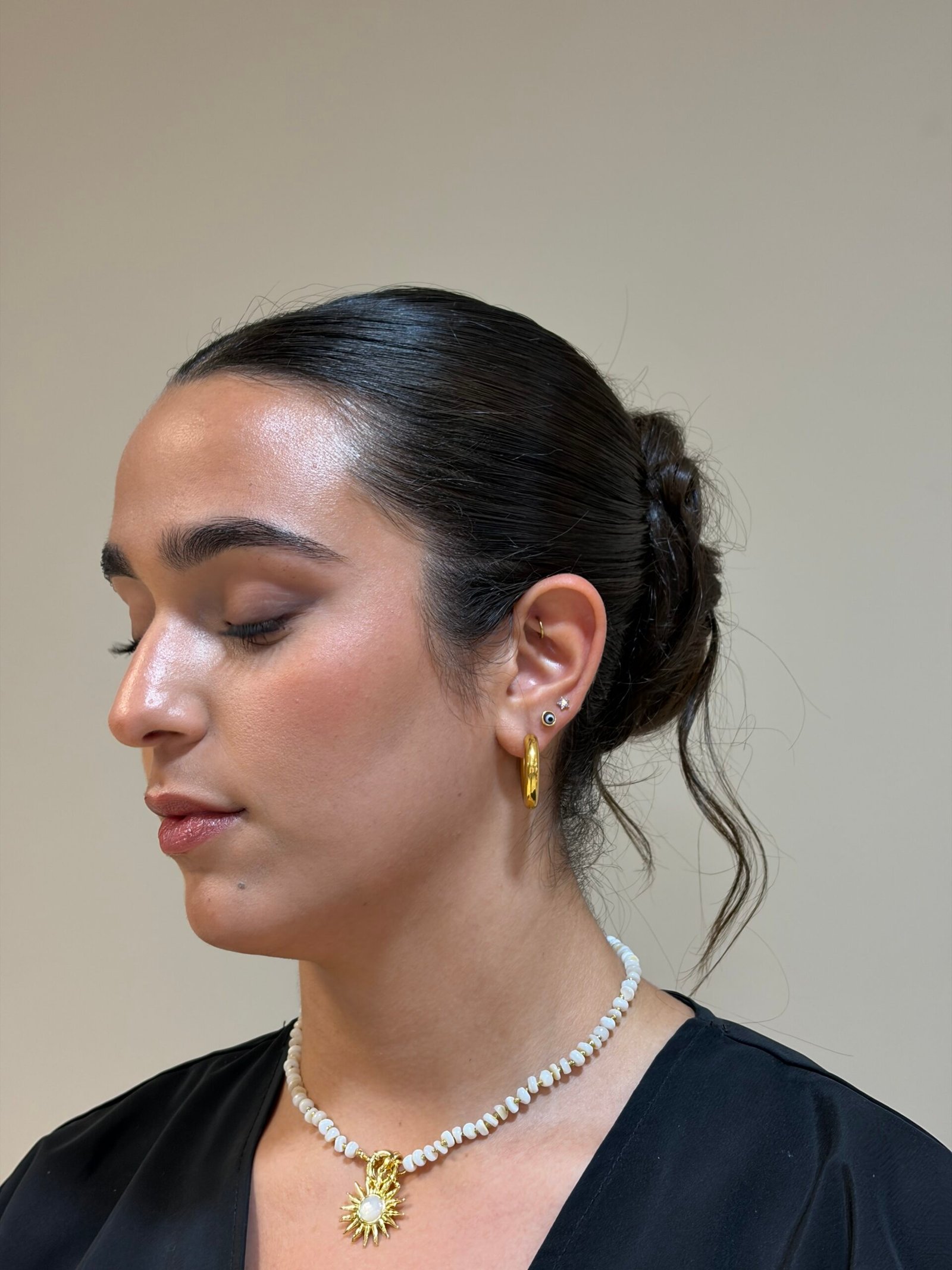 Maquillaje y recogido pulido para evento