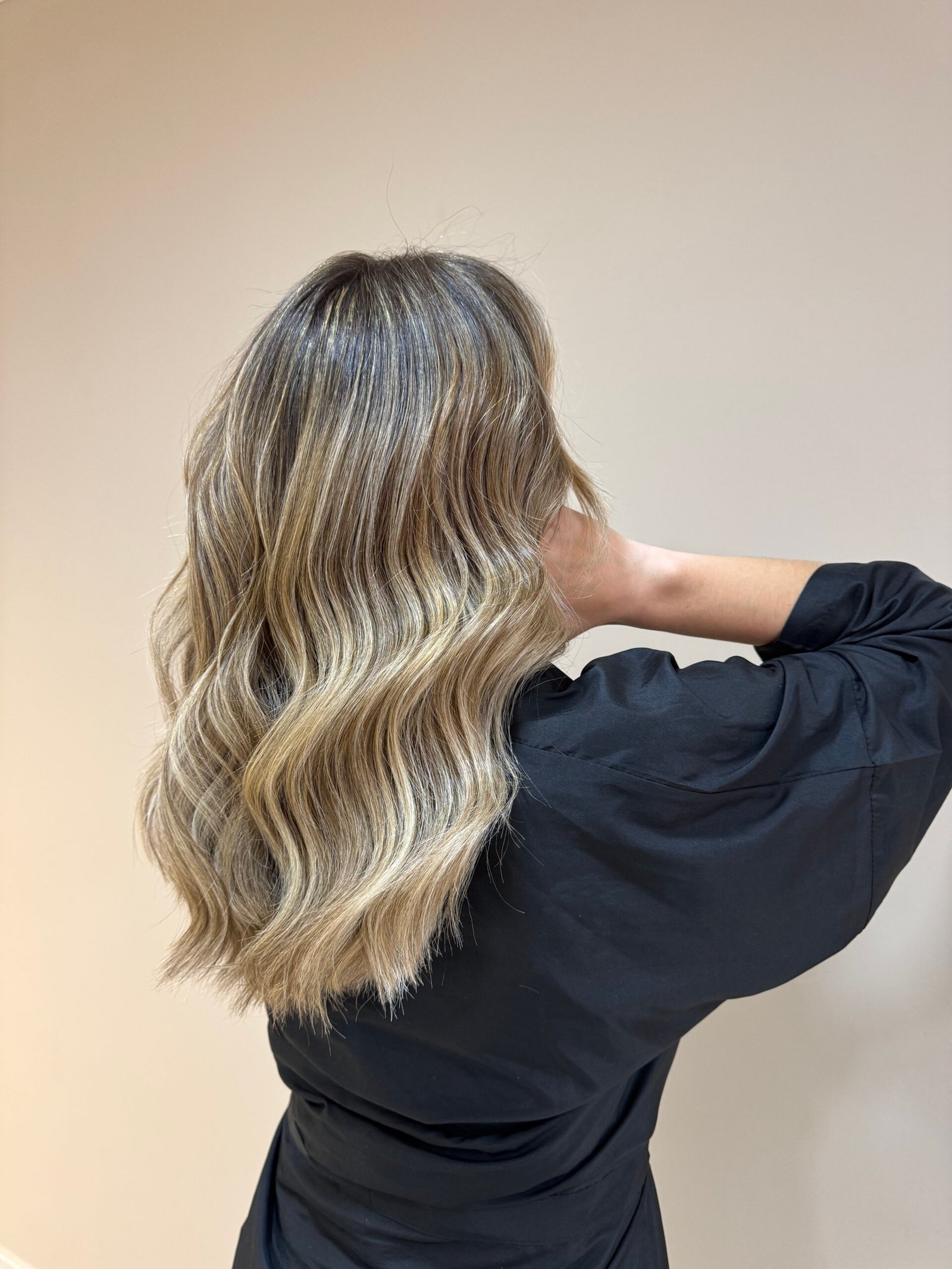 Balayage rubio con ondas