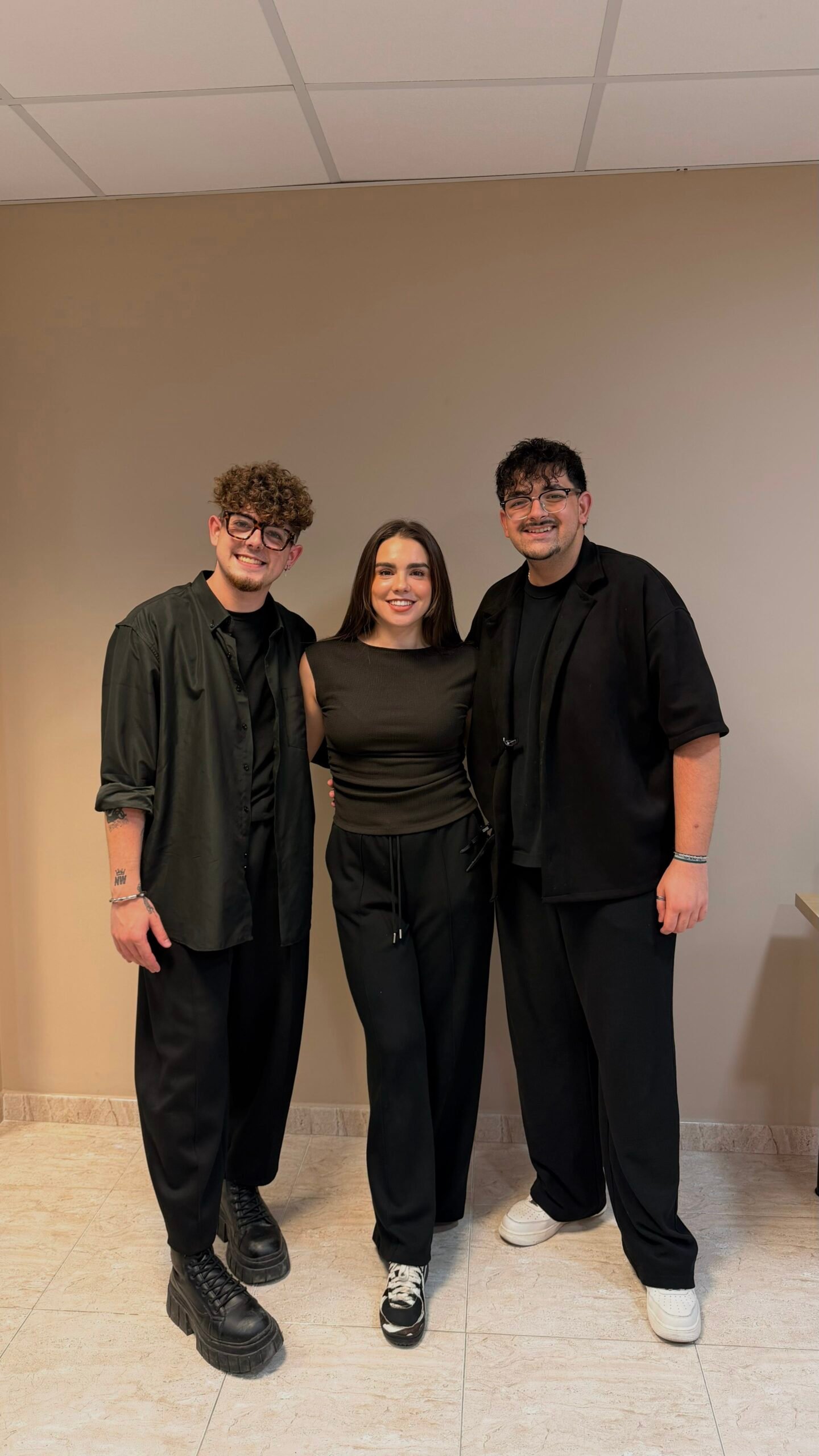 Irene Martínez y el equipo del salón de peluquería en Abarán, Murcia